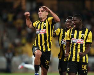 Ο Μάνταλος σκόραρε σε 11η διαδοχική σεζόν στη Super League με την ΑΕΚ