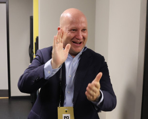 Η πωρωτική ομιλία του Νίκολιτς: «Επιτεθείτε με γενναιότητα - Εδώ είναι το σπίτι μας και πολεμάμε!» (βίντεο)