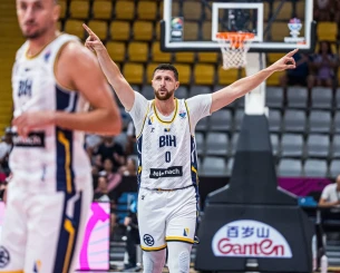 Στα άδυτα της ηγεσίας του Νούρκιτς στη Βοσνία: «Στις προπονήσεις δεν παίζει δυνατά για να μην... σκοτώσει κανέναν»