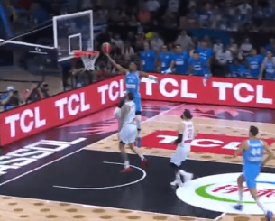 Ο Γιάννης έκλεψε, διέσχισε το γήπεδο και σκόραρε (video)