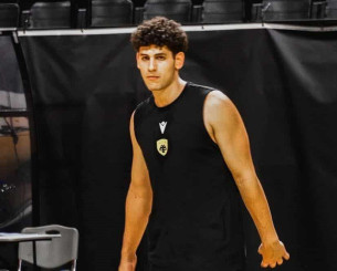 Ο Μπιλιώνης προπονήθηκε με την ομάδα της ΑΕΚ - Τον υποδέχτηκε ο Φλιώνης