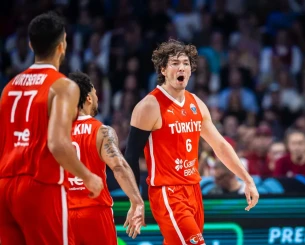 Τρομερός Οσμάν στο 1ο δεκάλεπτο, έχει τους 11 από τους 20 πόντους της Τουρκίας