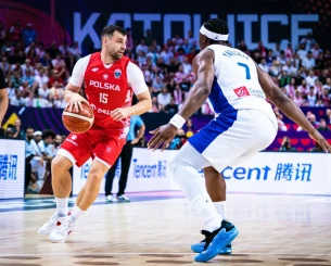 Πάσα-ποδιά με... θύμα τον Γιαμπουσέλε και οι Πολωνοί «καλπάζουν» στο Κατόβιτσε (video)