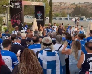 Δυναμική παρουσία φίλων της Εθνικής στο «Στέλιος Κυπριανού» (video)