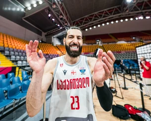 «Είναι πραγματικός αρχηγός, η καρδιά και η ψυχή μας»: Ο Μπιτάτζε... υποκλίνεται στον Σενγκέλια