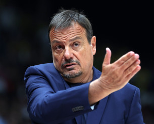 Ο Αταμάν είναι στην Xiaomi Arena, παρακολουθεί το Ελλάδα - Ισραήλ και... κρατάει σημειώσεις Ο Αταμάν είναι στην Xiaomi Arena, παρακολουθεί το Ελλάδα - Ισραήλ και... κρατάει σημειώσεις