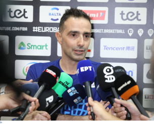 Χαραλαμπίδης: «Τα παιδιά είναι ταγμένα σε αυτό το πράγμα, προσήλωση στον μοναδικό στόχο που έχουμε» Χαραλαμπίδης: «Τα παιδιά είναι ταγμένα σε αυτό το πράγμα, προσήλωση στον μοναδικό στόχο που έχουμε»