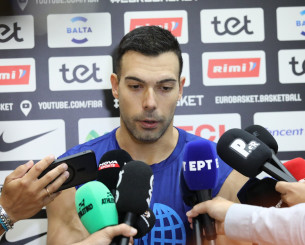 Σλούκας: «Νιώθω λίγο άπειρος, σε τέτοια παιχνίδια δεν παίζει ρόλο η τακτική» Σλούκας: «Νιώθω λίγο άπειρος, σε τέτοια παιχνίδια δεν παίζει ρόλο η τακτική»