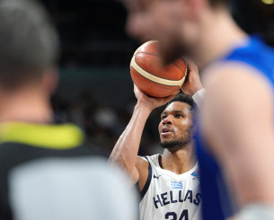 Με «κρύο αίμα» ο Γιάννης Αντετοκούνμπο πέτυχε 2/2 βολές και «τελείωσε» τους Φινλανδούς Με «κρύο αίμα» ο Γιάννης Αντετοκούνμπο πέτυχε 2/2 βολές και «τελείωσε» τους Φινλανδούς