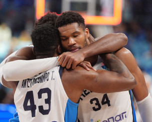 Το κλάμα και η πρώτη κινηση του Γιάννη μετά το μετάλλιο (video) Το κλάμα και η πρώτη κινηση του Γιάννη μετά το μετάλλιο (video)