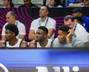 Τα... ιδιαίτερα του προπονητικού τιμ στα αδέρφια Αντετοκούνμπο (video) Τα... ιδιαίτερα του προπονητικού τιμ στα αδέρφια Αντετοκούνμπο (video)