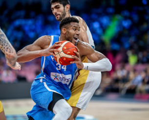 Ο δρόμος της Εθνικής ανοιχτός και τα σκυλιά... πεινασμένα