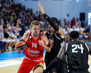 Ο Βεζένκοφ πάλευε μόνος του και ο Ολυμπιακός ηττήθηκε από την Παρί στην Κύπρο Ο Βεζένκοφ πάλευε μόνος του και ο Ολυμπιακός ηττήθηκε από την Παρί στην Κύπρο