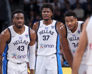 Συγκινητική ανάρτηση του Κώστα Αντετοκούνμπο: «Τρία αδέρφια από τα Σεπόλια» Συγκινητική ανάρτηση του Κώστα Αντετοκούνμπο: «Τρία αδέρφια από τα Σεπόλια»