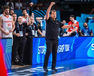 Αταμάν: «Ο Οσμάν έχει πρόβλημα στον αστράγαλο αλλά θα παίξει - Τα παιδιά αυτά αξίζουν ένα μετάλλιο» Αταμάν: «Ο Οσμάν έχει πρόβλημα στον αστράγαλο αλλά θα παίξει - Τα παιδιά αυτά αξίζουν ένα μετάλλιο»
