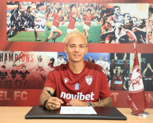 Στην ΑΕΛ ο Ιταλός εξτρέμ Εμάνουελ Βινιάτο