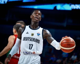 Ο Σρέντερ οδηγεί το αμάξι των «ονείρων» του Λούκα Ντόντσιτς Ο Σρέντερ οδηγεί το αμάξι των «ονείρων» του Λούκα Ντόντσιτς