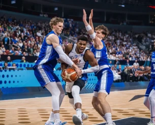 Ξέφυγε από τα ασφυκτικά μαρκαρίσματα και δημιούργησε μία εκπληκτική φάση ο Γιάννης (video) Ξέφυγε από τα ασφυκτικά μαρκαρίσματα και δημιούργησε μία εκπληκτική φάση ο Γιάννης (video)