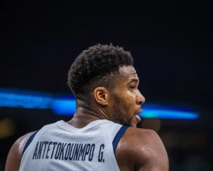 Το απίθανο σκίτσο της FIBA με... ημίθεο Γιάννη Αντετοκούνμπο