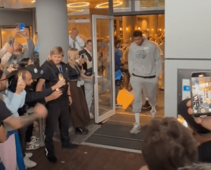 Τρέλα για την Εθνική ομάδα, πανδαιμόνιο στην αναχώρηση (video) Τρέλα για την Εθνική ομάδα, πανδαιμόνιο στην αναχώρηση (video)