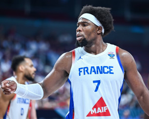 «Επεισόδιο» Γιαμπουσέλε με Γεωργιανό δημοσιογράφο: «Δεν είσαι παίκτης για να πανηγυρίζεις»