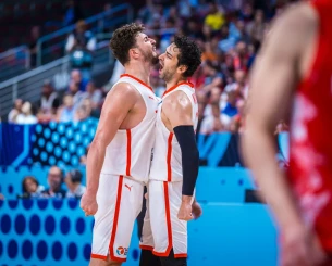 Ο... τριπλός Σενγκούν οδήγησε την Τουρκία στους «4» του Eurobasket και περιμένει Ελλάδα Ο... τριπλός Σενγκούν οδήγησε την Τουρκία στους «4» του Eurobasket και περιμένει Ελλάδα