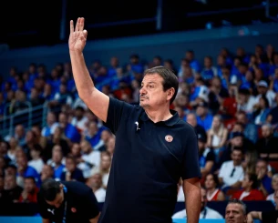 Ο Εργκίν Αταμάν στο Athletiko: «Είναι γελοίο να παίζουμε 12 το μεσημέρι - Ας μας βάλουν και στις 3 το πρωί» Ο Εργκίν Αταμάν στο Athletiko: «Είναι γελοίο να παίζουμε 12 το μεσημέρι - Ας μας βάλουν και στις 3 το πρωί»