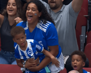 Φαν της Μπράιτον ο γιος του Αντετοκούνμπο - Με φανέλα των Άγγλων πανηγυρίζει τα καλάθια (video)