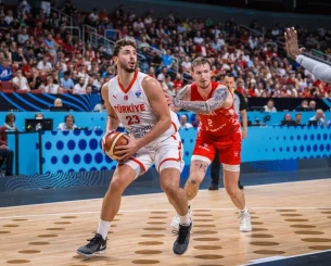 Σενγκούν: «Δεν θα μου έλεγε τίποτα το triple double αν χάναμε - Ο Γιάννης είναι ασταμάτητος» (video) Σενγκούν: «Δεν θα μου έλεγε τίποτα το triple double αν χάναμε - Ο Γιάννης είναι ασταμάτητος» (video)