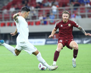 Με «οβίδα» του Μπακασέτα το τρίτο γκολ της καταιγιστικής Ελλάδας (video)