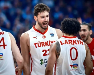 Τα στιγμιότυπα της Τουρκίας από το πρώτο ημίχρονο: Λάρκιν, Οσμάν και Σενγκούν κόντρα στην Γερμανία (video) Τα στιγμιότυπα της Τουρκίας από το πρώτο ημίχρονο: Λάρκιν, Οσμάν και Σενγκούν κόντρα στην Γερμανία (video)