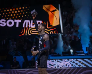 Η κορυφή του ανήκει: Ο Ντένις Σρέντερ είναι ο MVP του EuroBasket 2025! Η κορυφή του ανήκει: Ο Ντένις Σρέντερ είναι ο MVP του EuroBasket 2025!