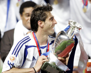 Oι Έλληνες της «Χρυσής Μπάλας»: Από τον Δομάζο και τον Σιδέρη στους πρωταθλητές Ευρώπης του 2004 (photos & video)