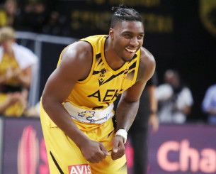 Ο Φρανκ Μπάρτλεϊ στο Athletiko: «Δεν ανησυχώ για την πίεση, περήφανος για την πρόοδο της ΑΕΚ»