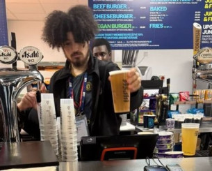 Η Μάντσεστερ Σίτι απέλυσε υπάλληλο της γιατί φορούσε φανέλα... της Γιουνάιτεντ Η Μάντσεστερ Σίτι απέλυσε υπάλληλο της γιατί φορούσε φανέλα... της Γιουνάιτεντ