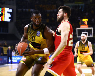 Με τις άμυνες αλλά και τις επιθέσεις στα δυο ματς του Super Cup