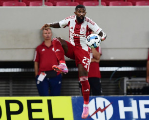 Με Ροντινέι που βλέπει φανέλα βασικού - Η σκέψη του Μεντιλίμπαρ Με Ροντινέι που βλέπει φανέλα βασικού - Η σκέψη του Μεντιλίμπαρ