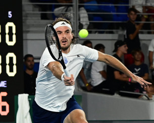 Διέψευσε ότι έκανε εγχείρηση στην μέση ο Τσιτσιπάς (photo)