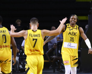 Εξαιρετικό τρίτο δεκάλεπτο και προβάδισμα για την ΑΕΚ κόντρα στη Φενέρμπαχτε (video)