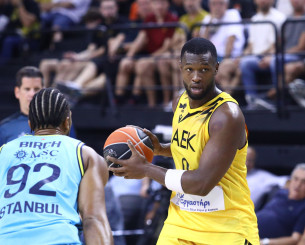 Ο ΡαϊΚουάν Γκρέι στο Athletiko: «Είμαι διαφορετικός παίκτης φέτος, θα έρθουν νίκες για την ΑΕΚ»