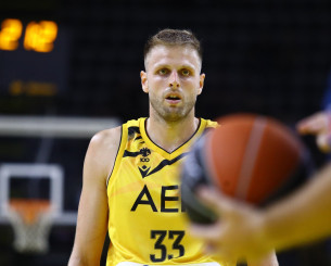 Ο Βασίλης Χαραλαμπόπουλος στο Athletiko: «Υπάρχει οικογενειακό κλίμα στην ΑΕΚ, θέλω να βοηθήσω την ομάδα»