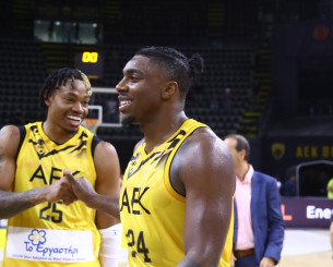 Ο Μπάρτλεϊ συστήθηκε στον κόσμο της ΑΕΚ με... τριαντάρα (video)