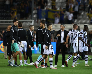 Ανάμεικτες αντιδράσεις στην Τούμπα - Γιούχα και χειροκροτήματα μετά την ισοπαλία με τη Μακάμπι (video)