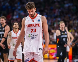 Μήνυμα του Σενγκούν: «Θα κάνω τα πάντα για κυματίσει η σημαία της Τουρκίας στην κορυφή» Μήνυμα του Σενγκούν: «Θα κάνω τα πάντα για κυματίσει η σημαία της Τουρκίας στην κορυφή»