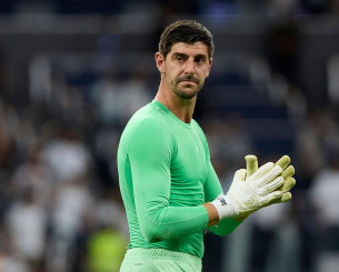 Οπαδοί της Ατλέτικο βανδάλισαν ξανά την τιμητική πλακέτα του Κουρτουά έξω από το «Μετροπολιτάνο» (video)