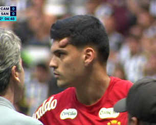 Σοκαριστικές εικόνες στη Βραζιλία - Τερματοφύλακας δέχθηκε μεγάλο χτύπημα στο μέτωπο και λιποθύμησε (video) Σοκαριστικές εικόνες στη Βραζιλία - Τερματοφύλακας δέχθηκε μεγάλο χτύπημα στο μέτωπο και λιποθύμησε (video)