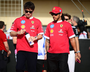 Ένταση στη Ferrari μεταξύ Χάμιλτον και Λεκλέρ: «Οι κανόνες δεν έγιναν σεβαστοί»