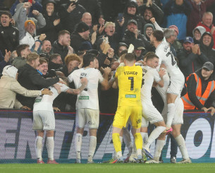 Το απίστευτο φινάλε της Σουόνσι: Δείτε τα δύο γκολ στις καθυστερήσεις (video) Το απίστευτο φινάλε της Σουόνσι: Δείτε τα δύο γκολ στις καθυστερήσεις (video)