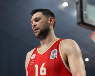 Σπουδαίος  Παπανικολάου: Βοήθησε μετά το ατύχημα που έγινε έξω από τα «Δύο Αοράκια»