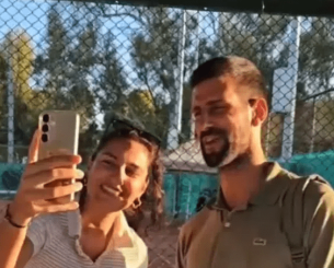 «Πάρε τηλέφωνο τον άνδρα σου» - Τι συνέβη όταν μια Ελληνίδα πλησίασε τον Τζόκοβιτς (video) «Πάρε τηλέφωνο τον άνδρα σου» - Τι συνέβη όταν μια Ελληνίδα πλησίασε τον Τζόκοβιτς (video)